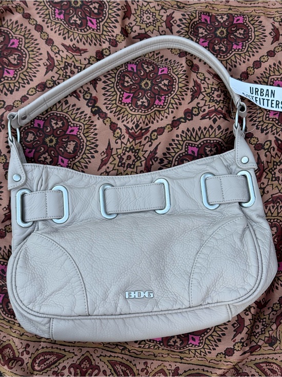 BDG Handbags - BDG by Urban Outfitters Taupe Shoulder Bag

Smoke/Pet Free